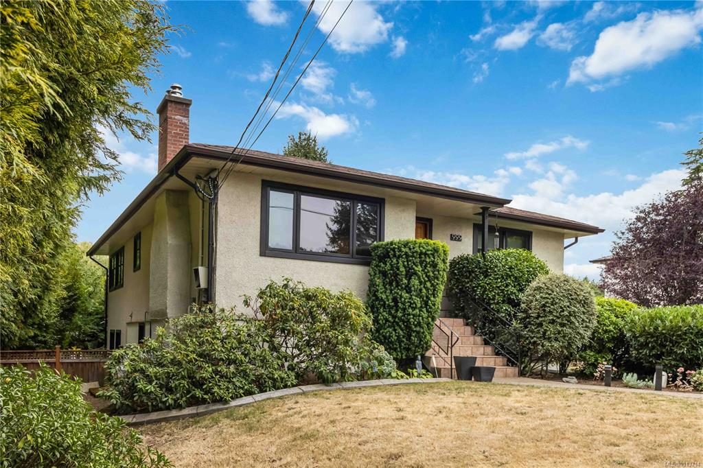 Third View of 999 Londonderry Rd, Saanich, BC, V8R 5T2