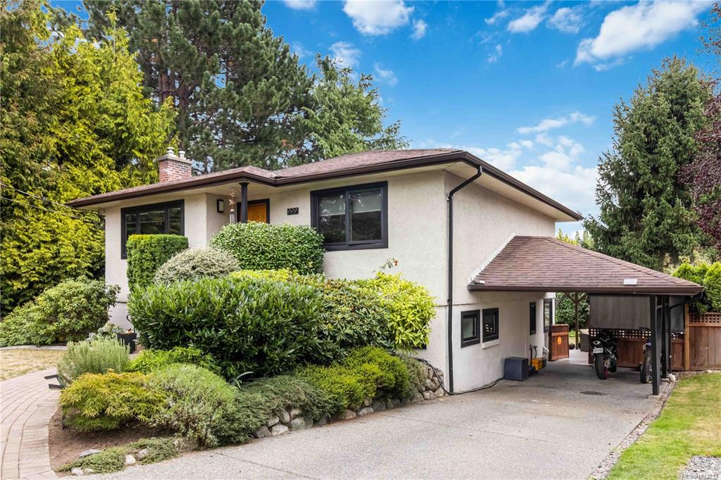 Fourth View of 999 Londonderry Rd, Saanich, BC, V8R 5T2