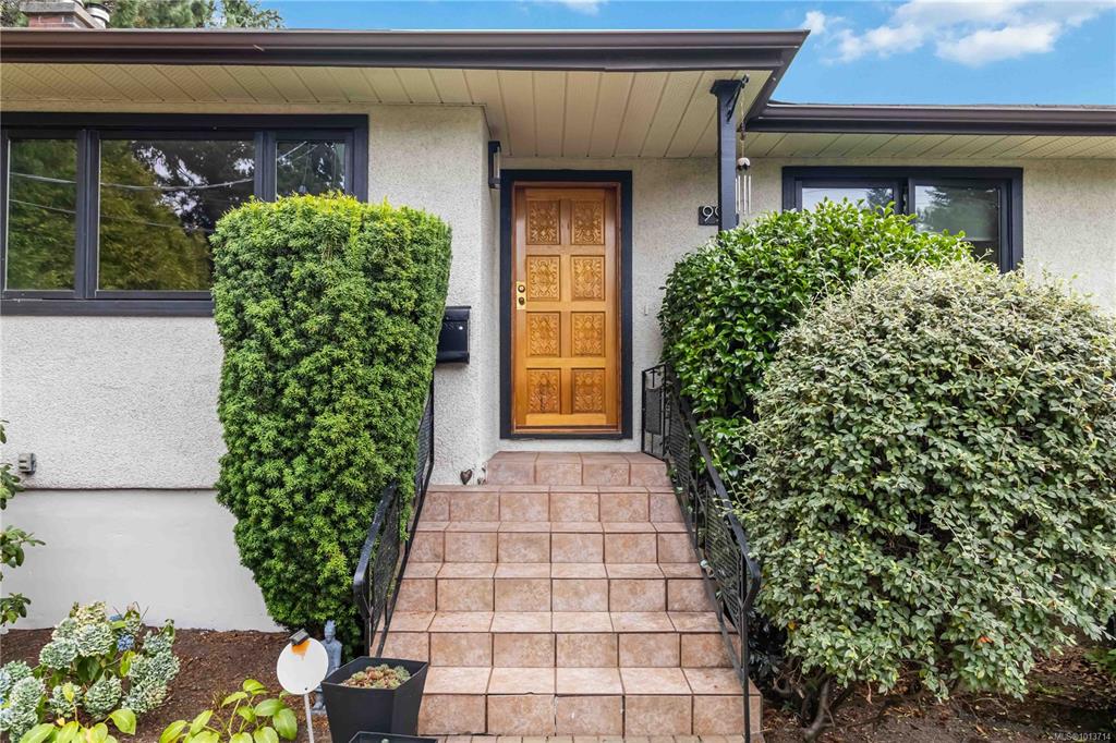 Fifth View of 999 Londonderry Rd, Saanich, BC, V8R 5T2