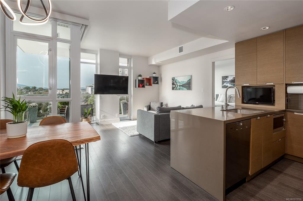 83 Saghalie Rd, 1013726, BC,