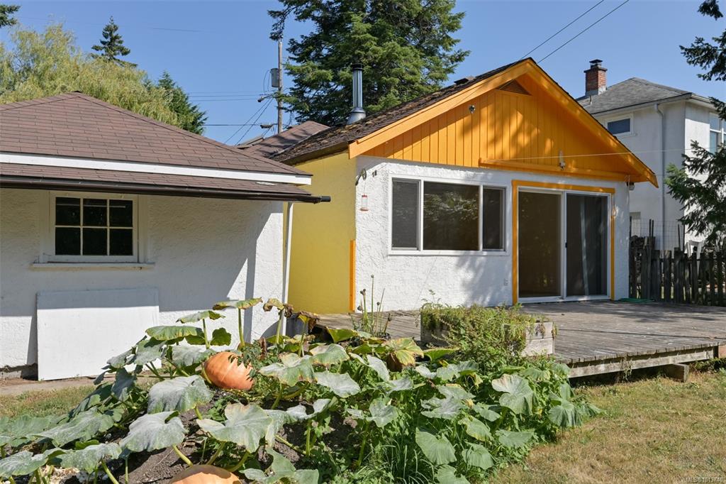 Second View of 735 Violet Ave, Saanich, BC, V8Z 2R4