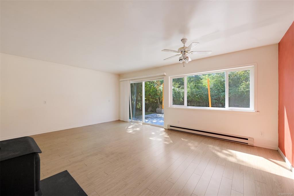 Fourth View of 735 Violet Ave, Saanich, BC, V8Z 2R4