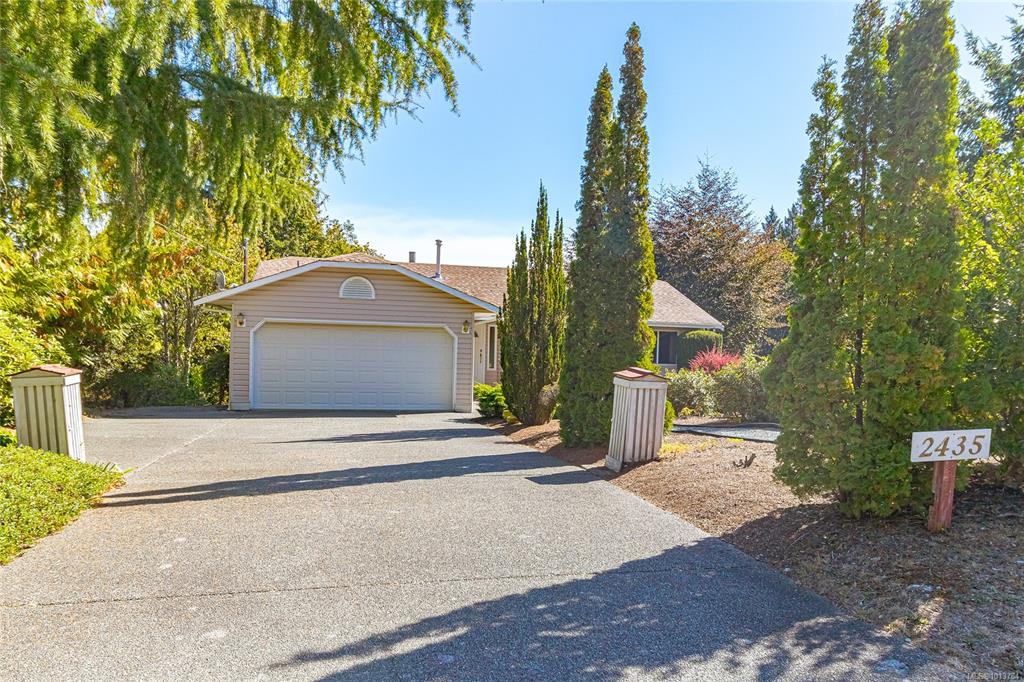 Third View of 2435 Huckleberry Rd, Mill Bay, BC, V8H 1C4