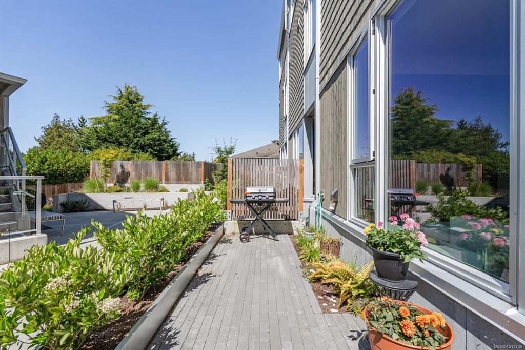 Fourth View of 1720 Fairfield Rd, Rhodo, Victoria, BC, V8S 1G3
