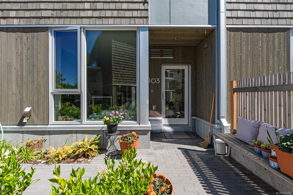 Fifth View of 1720 Fairfield Rd, Rhodo, Victoria, BC, V8S 1G3