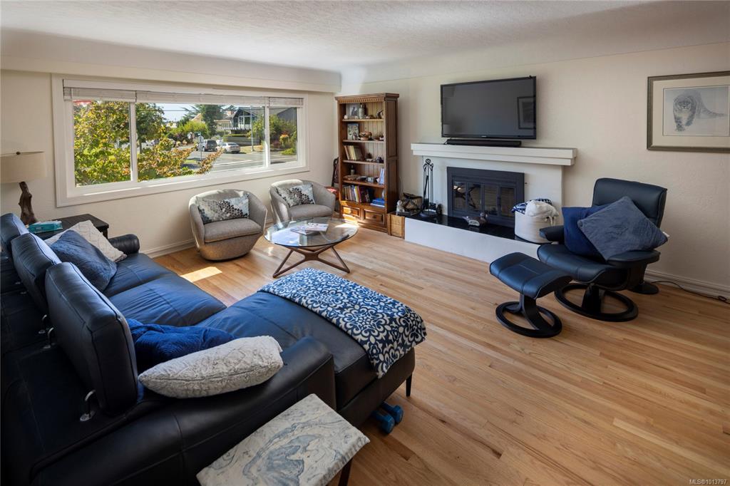 Third View of 1846 San Juan Ave, Saanich, BC, V8N 2H9
