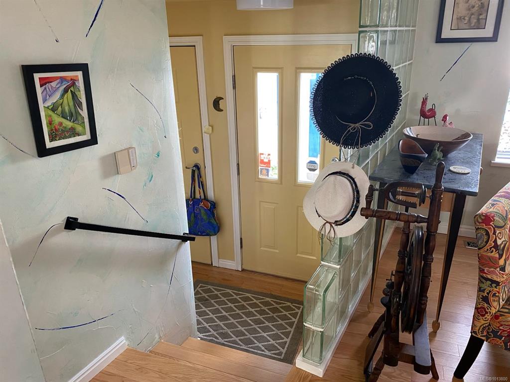 Third View of 2328 Shakespeare St, Victoria, BC, V8R 4G3