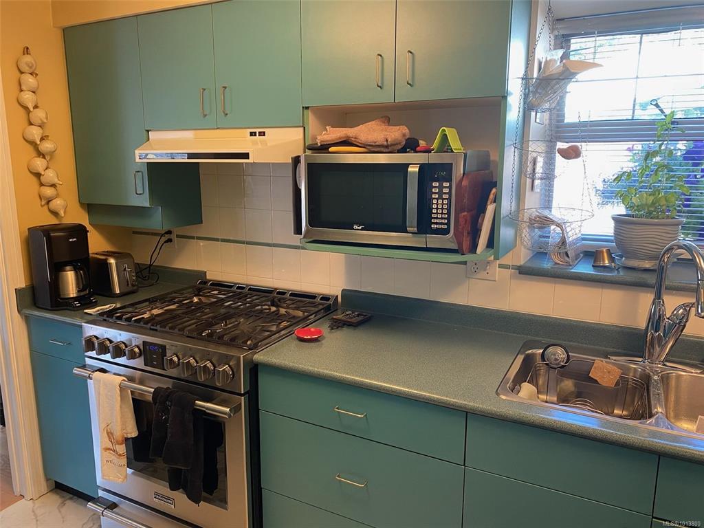 Fifth View of 2328 Shakespeare St, Victoria, BC, V8R 4G3