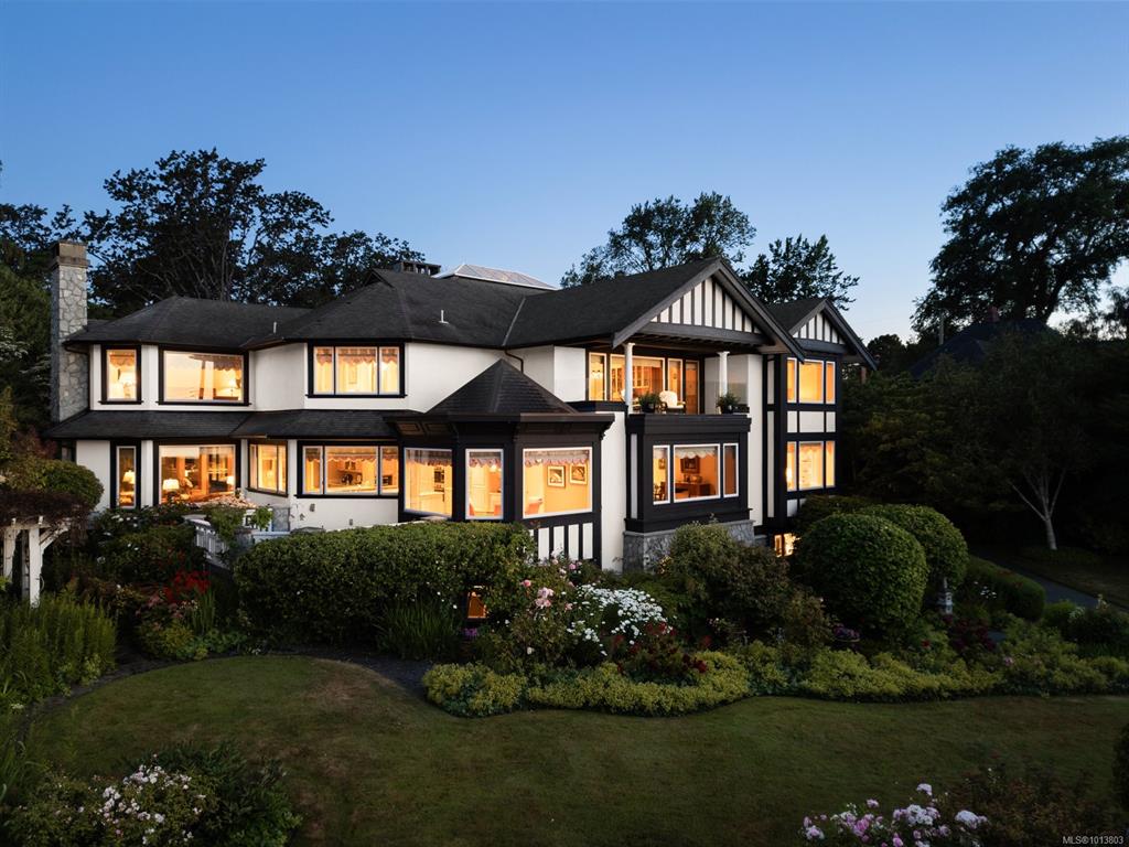 MLS® listing #29887508 for sale located at 1580 Beach Dr