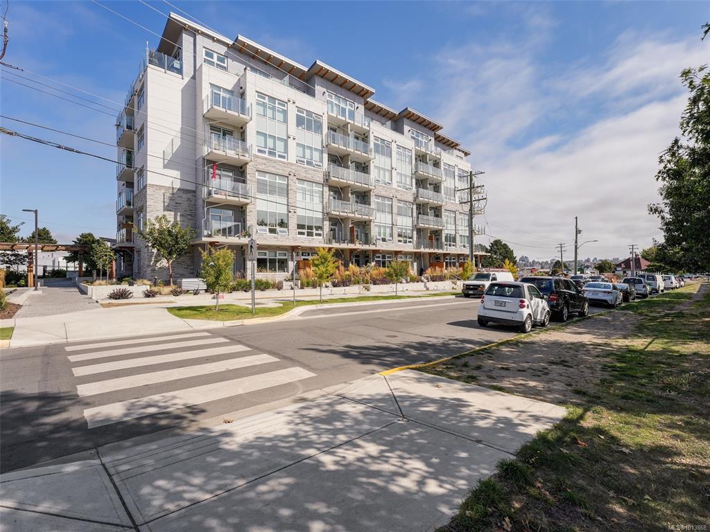 916 Lyall St, 1013868, BC,