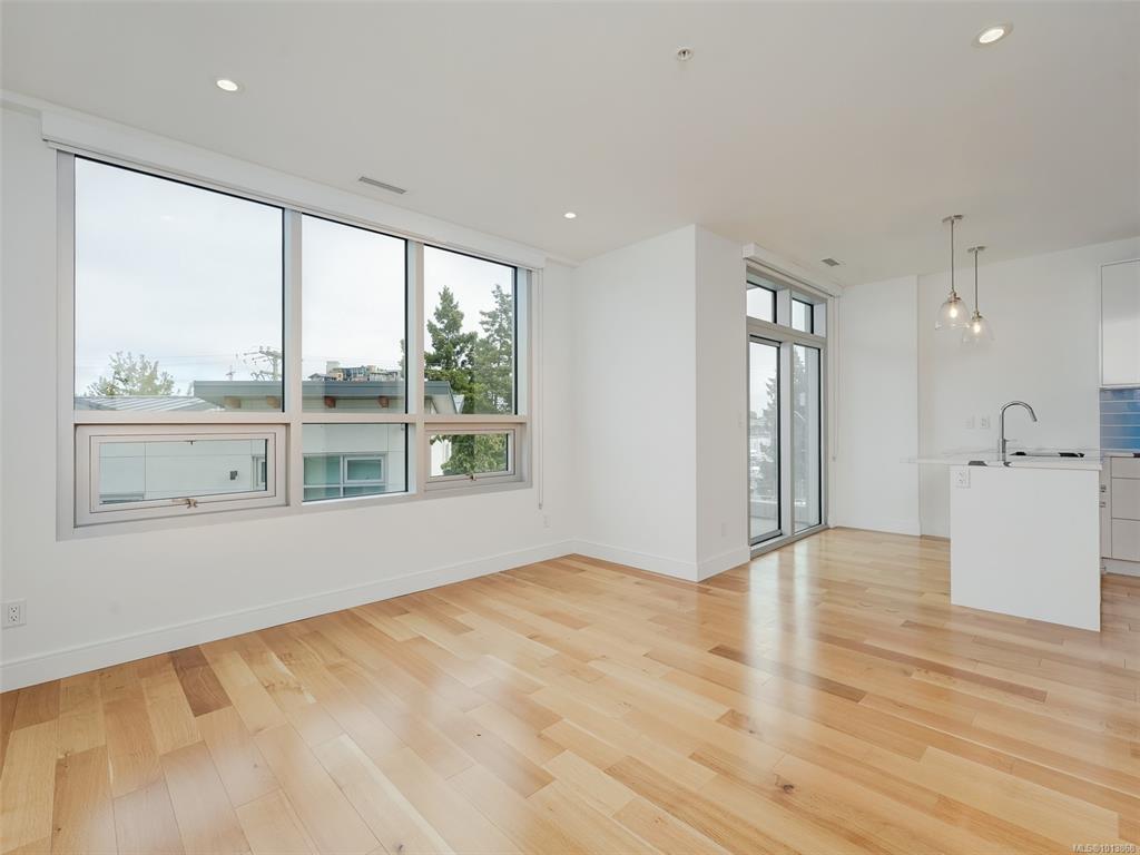 Fourth View of 916 Lyall St, Esquimalt, BC, V9A 5E6