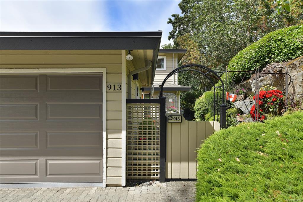 Fourth View of 2829 Arbutus Rd, Wedgewood Estates, Saanich, BC, V8N 5X5