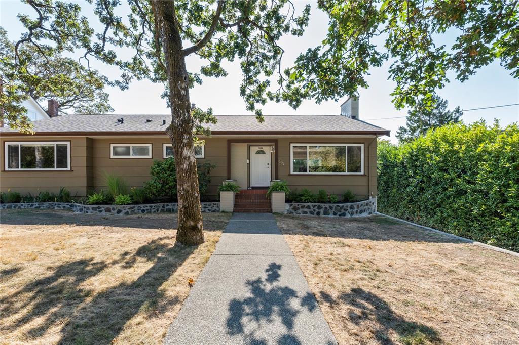 Third View of 3944 Cedar Hill Cross Rd, Saanich, BC, V8P 2N6