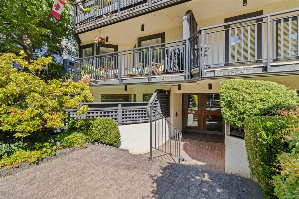 Fourth View of 906 Southgate St, Victoria, BC, V8V 2Y2