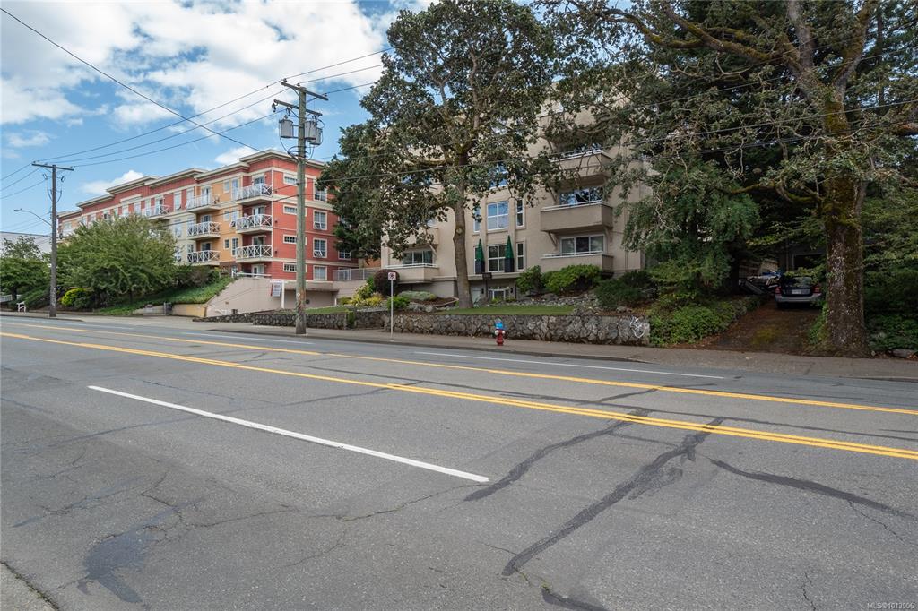 1361 Hillside Ave, 1013906, BC,