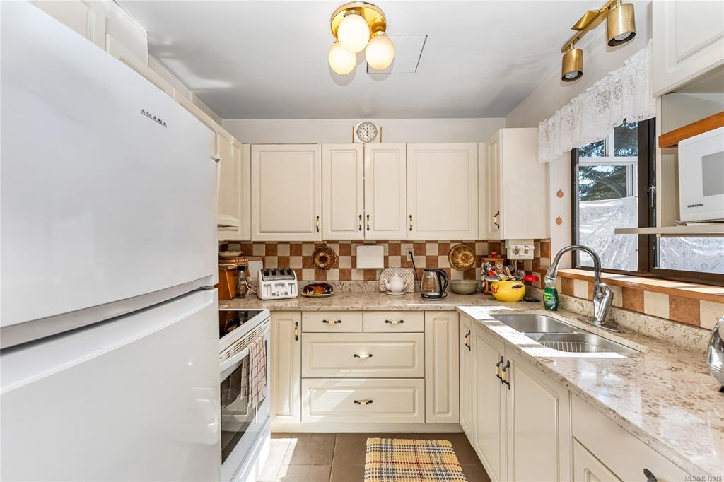 Third View of 107 Pine Pl, Salt Spring, BC, V8K 2N4