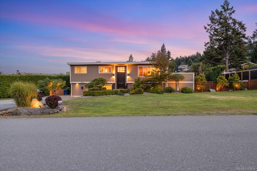 Third View of 3733 Polaris Dr, Nanaimo, BC, V9T 1N4