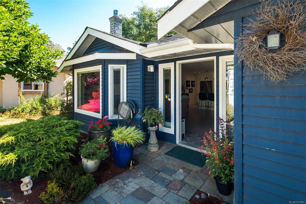 Second View of 4007 Malton Ave, Saanich, BC, V8X 4W1