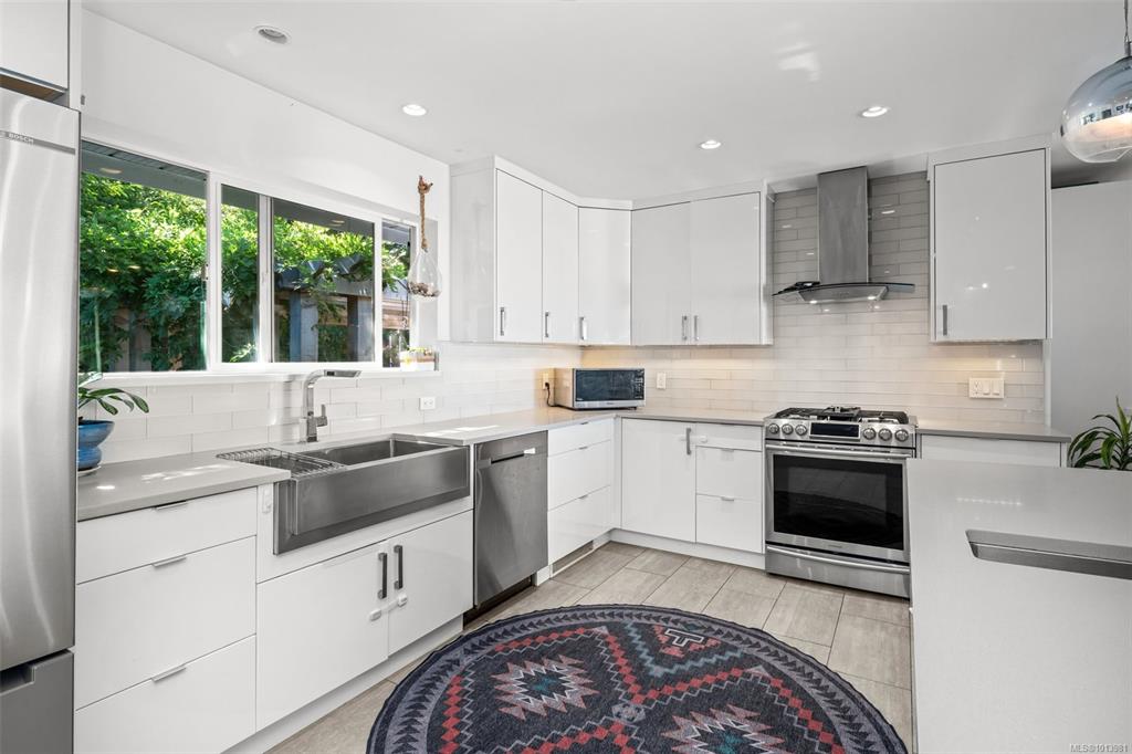 Fourth View of 4007 Malton Ave, Saanich, BC, V8X 4W1