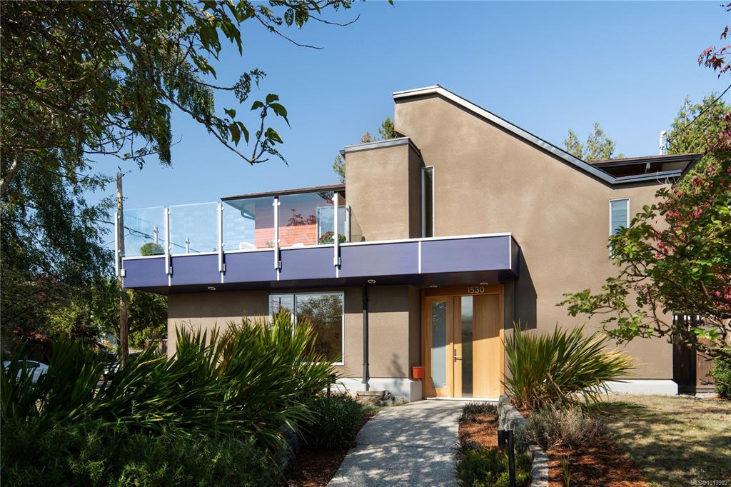 Second View of 1530 Brooke St, Victoria, BC, V8S 1M7