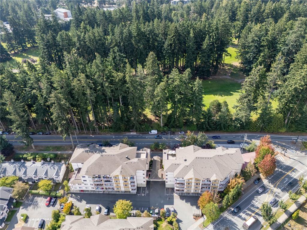 364 Goldstream Ave, 1013995, BC,