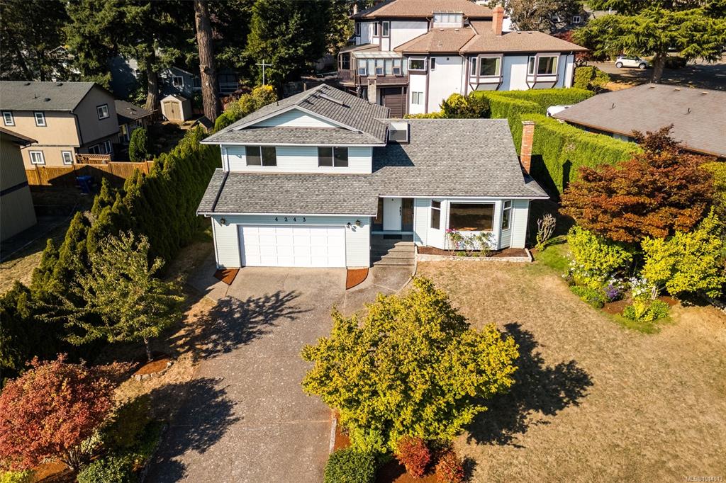 Third View of 4243 Panorama Dr, Saanich, BC, V8X 4W8