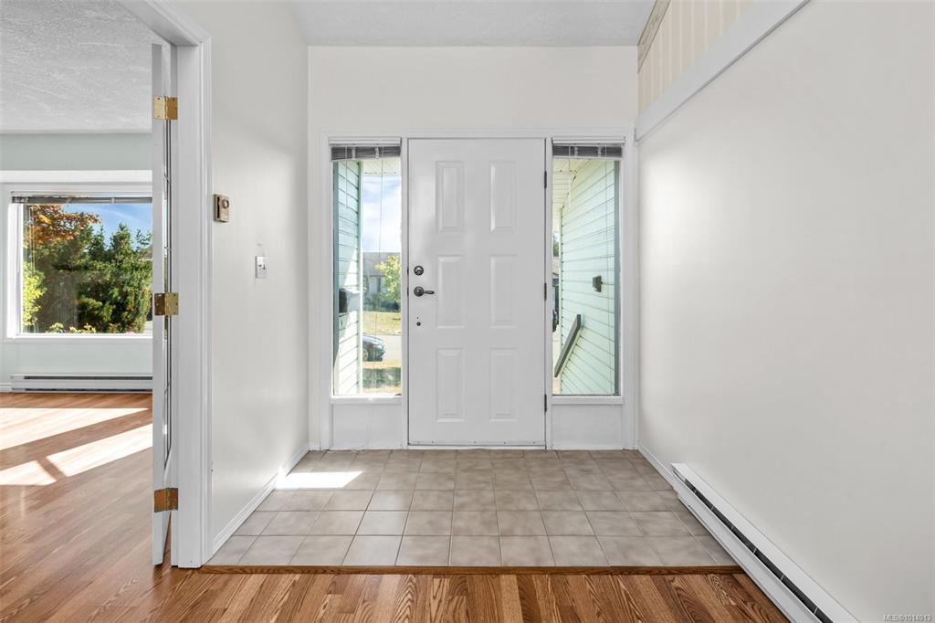 Fifth View of 4243 Panorama Dr, Saanich, BC, V8X 4W8