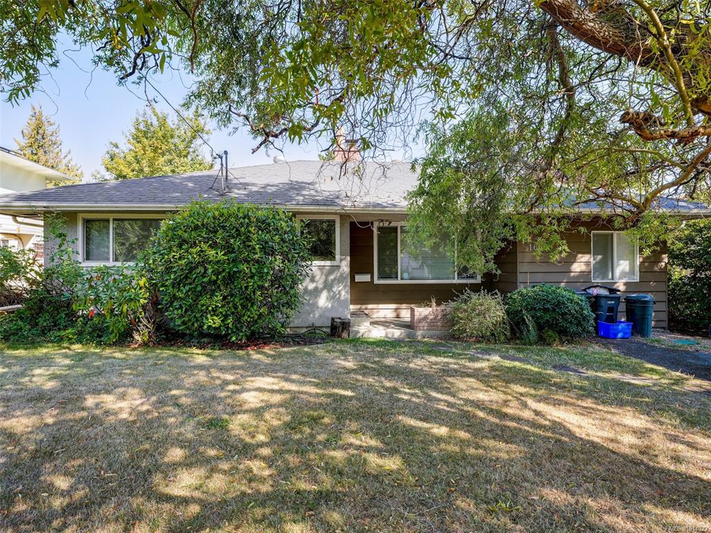 Third View of 1660 Elm St, Saanich, BC, V8P 2G4