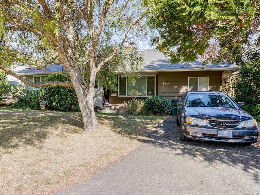 Fifth View of 1660 Elm St, Saanich, BC, V8P 2G4