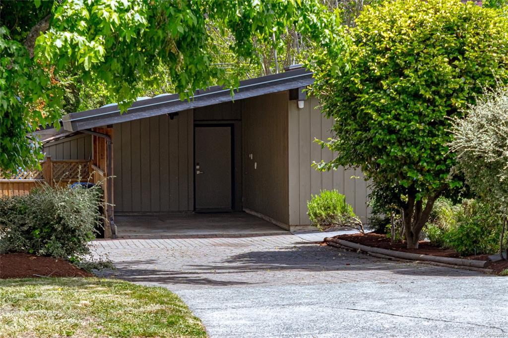 Third View of 3515 Cardiff Pl, Oak Bay, BC, V8P 4Z2