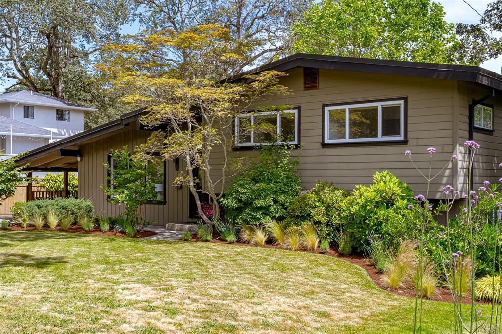 Fourth View of 3515 Cardiff Pl, Oak Bay, BC, V8P 4Z2