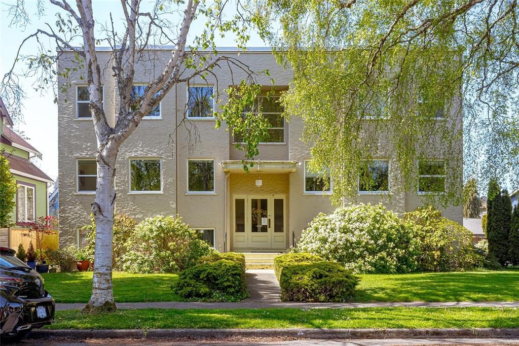 Second View of 370 Richmond Ave, Victoria, BC, V8S 3Y1