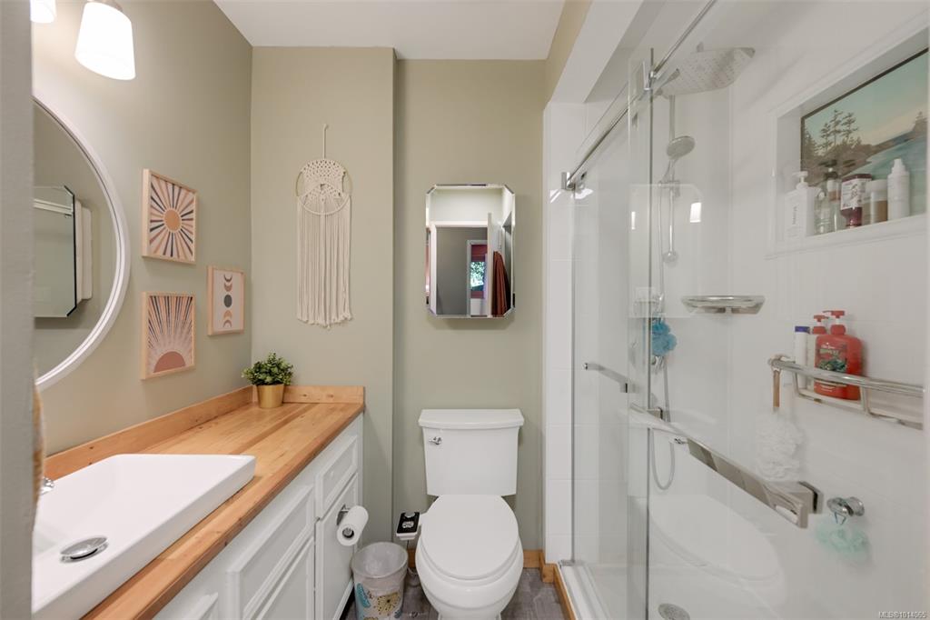 Fifth View of 3274 Glasgow Ave, Glasgow Place, Saanich, BC, V8X 1M2