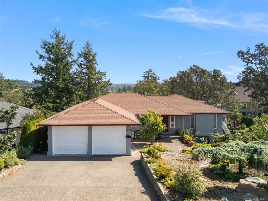 Second View of 899 Currandale Crt, Saanich, BC, V8X 4Y2
