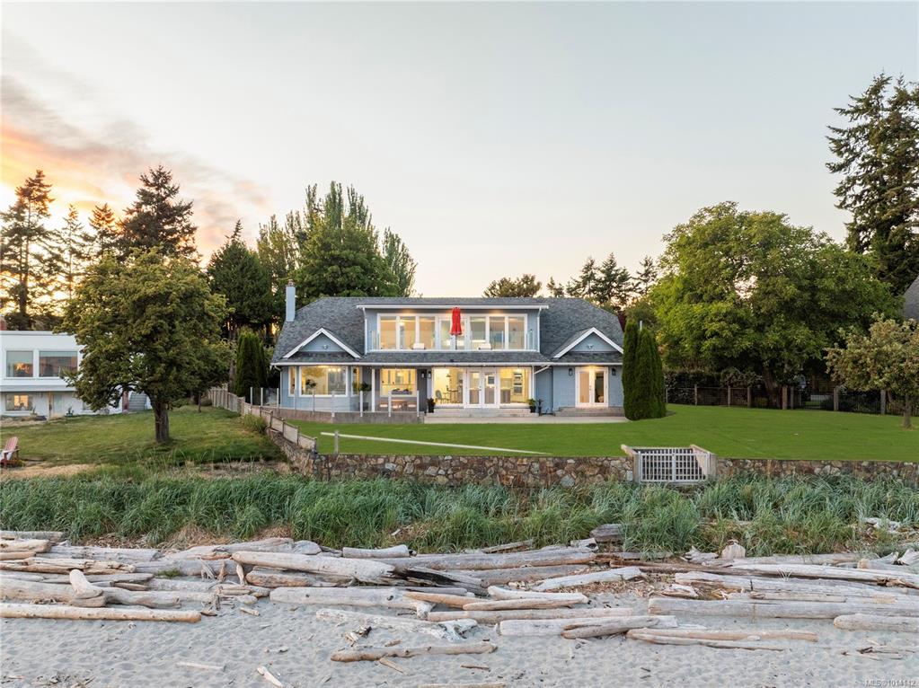 Second View of 3905 B Cadboro Bay Rd, Saanich, BC, V8N 4G3