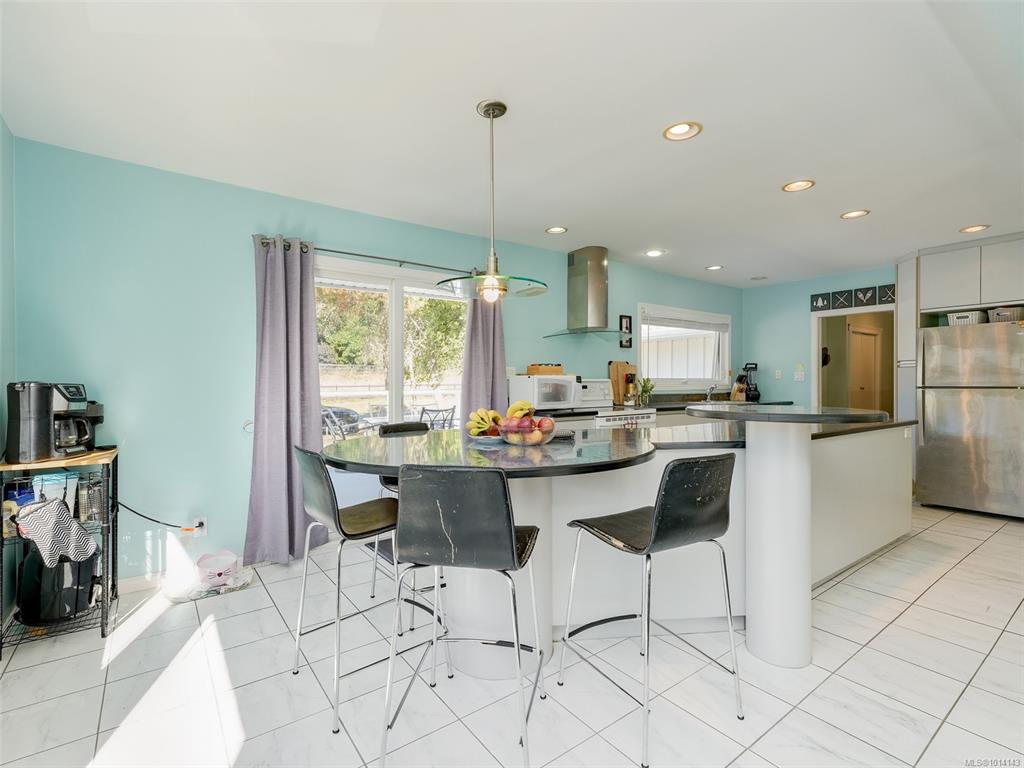 Fourth View of 1021 Tatlow Rd, North Saanich, BC, V8L 5P3
