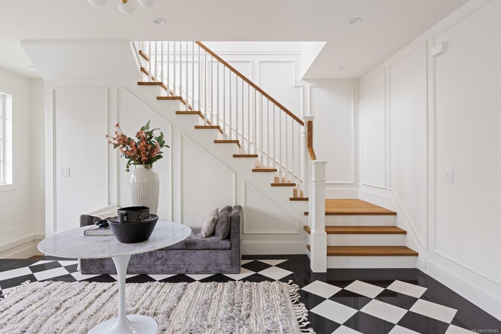 Third View of 135 Passmore St, Victoria, BC, V8S 3V6