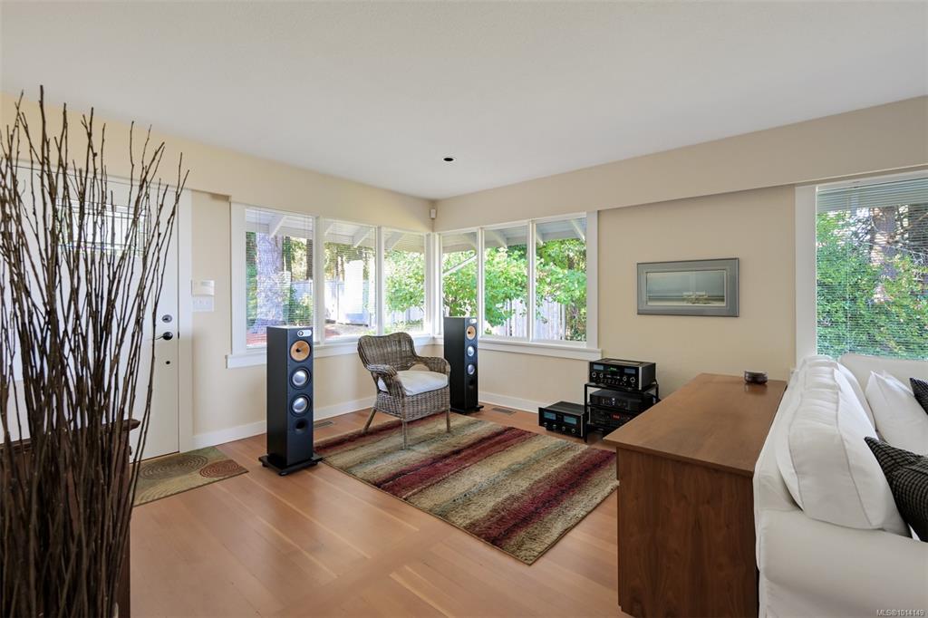 Fifth View of 8645 East Saanich Rd, North Saanich, BC, V8L 1G9