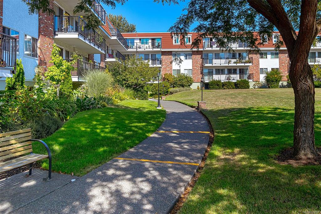 Second View of 1680 Poplar Ave, Saanich, BC, V8P 4K7