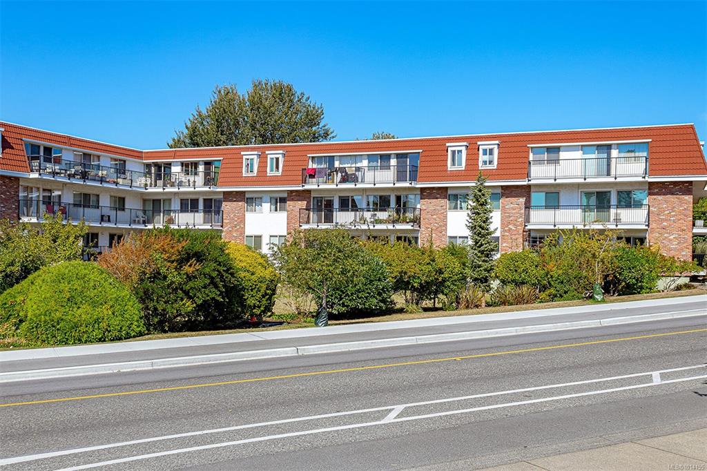Fourth View of 1680 Poplar Ave, Saanich, BC, V8P 4K7