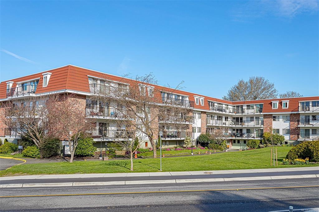 Fifth View of 1680 Poplar Ave, Saanich, BC, V8P 4K7