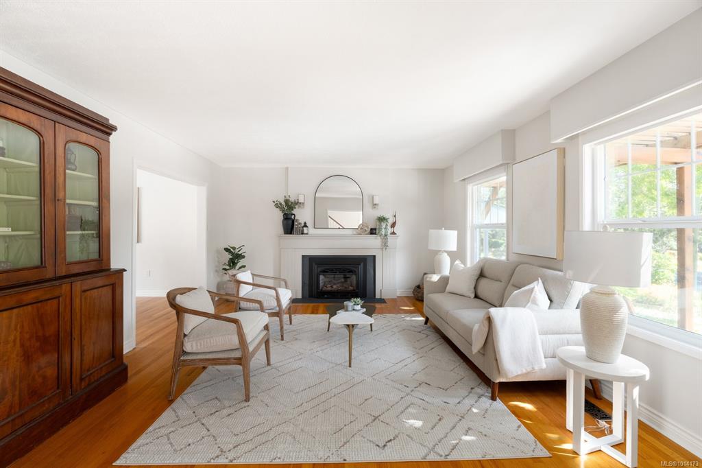 Second View of 900 Richmond Ave, Victoria, BC, V8S 3Z3