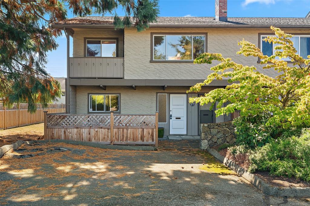 Second View of 4051 Shelbourne St, Saanich, BC, V8N 3E5