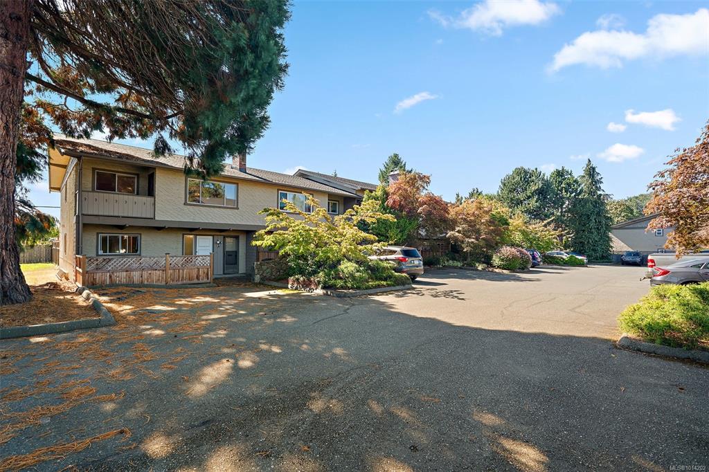Third View of 4051 Shelbourne St, Saanich, BC, V8N 3E5