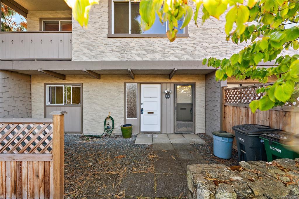 Fourth View of 4051 Shelbourne St, Saanich, BC, V8N 3E5