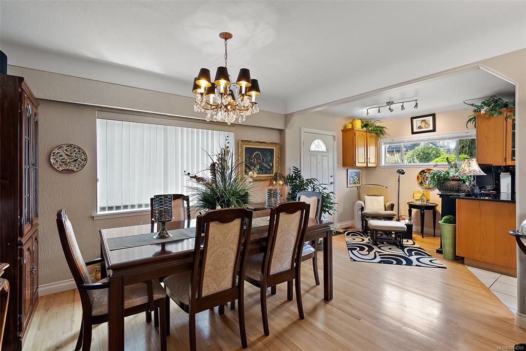 Fifth View of 1844 Fairburn Dr, Saanich, BC, V8N 1P9