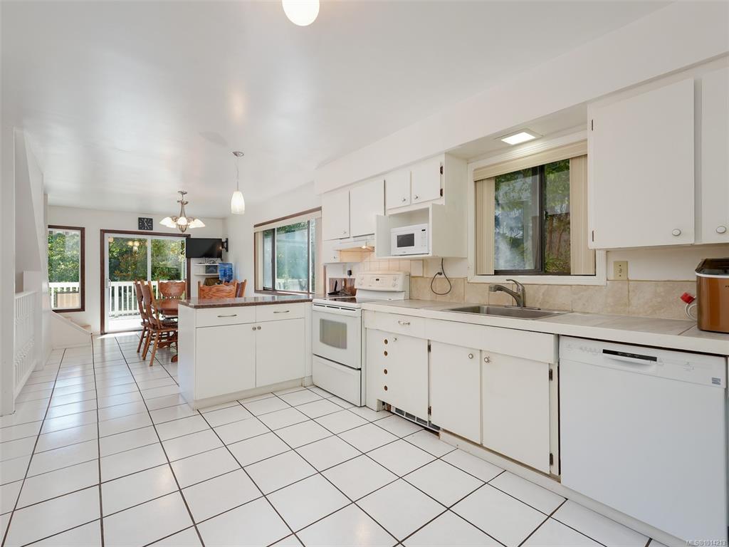 Fifth View of 5255 Hanover Pl, Saanich, BC, V8Y 2C7