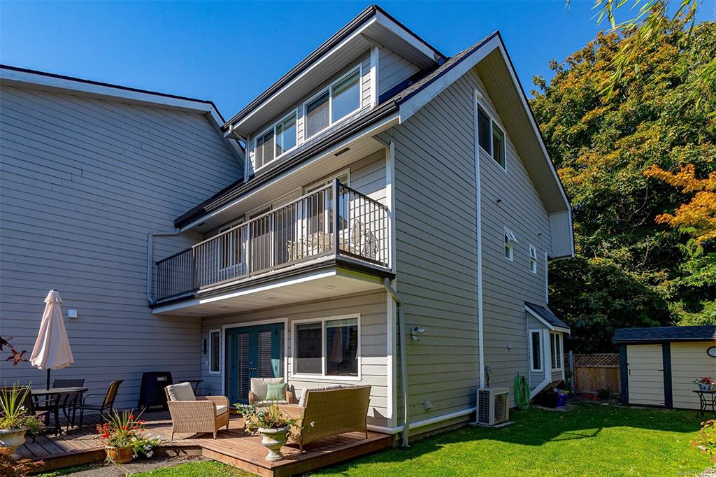 Third View of 126 Ontario St, Victoria, BC, V8V 1M9