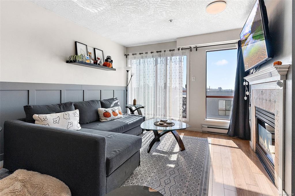 Fourth View of 545 Manchester Rd, Victoria, BC, V8T 5H6