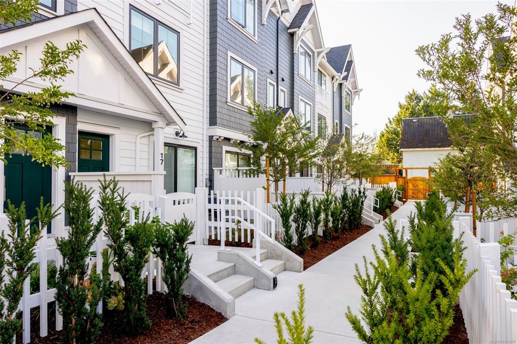 Third View of 3450 Whittier Ave, Greyson, Saanich, BC, V8Z 3R2